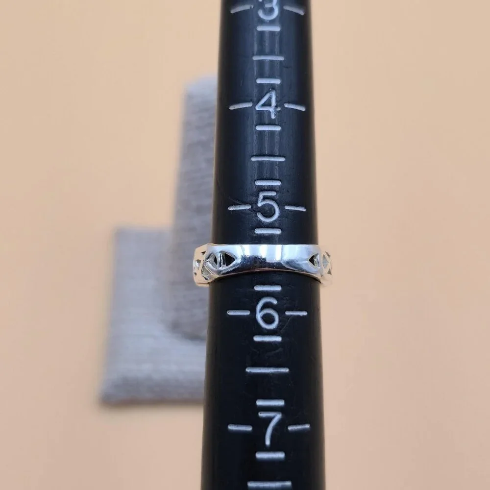 Size 5.5 Sterling Silver Celtic Pattern Cubic Zirconia Gem Ring A4678 - Picture 7 of 9